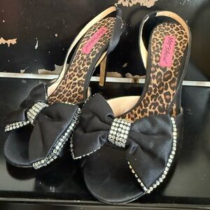 Betsey Johnson slingback bow with rhinestone heels size 9